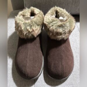 Naturalizer Cozy Furry Ankle Boots Size 7 Brown new never worn